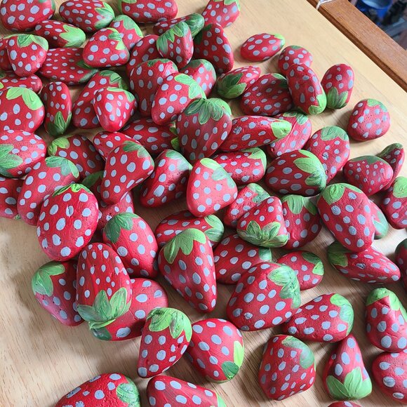 10 Pack Assorted Strawberry Painted Rocks Variety PACK OF 10 ROCKS (10 Count) - Picture 1 of 12
